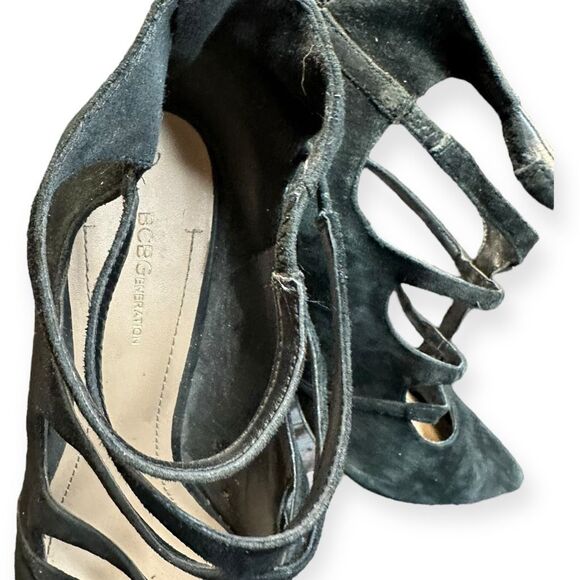 BCBG GENERATION Women’s Black Cutout Suede Pointed Toe High Heel Pumps Size 9.5 - Picture 5 of 6
